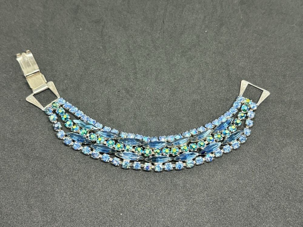 Vintage Juliana Marquise Style Green & Blue Rhinestone Silver Tone Bracelet 7”